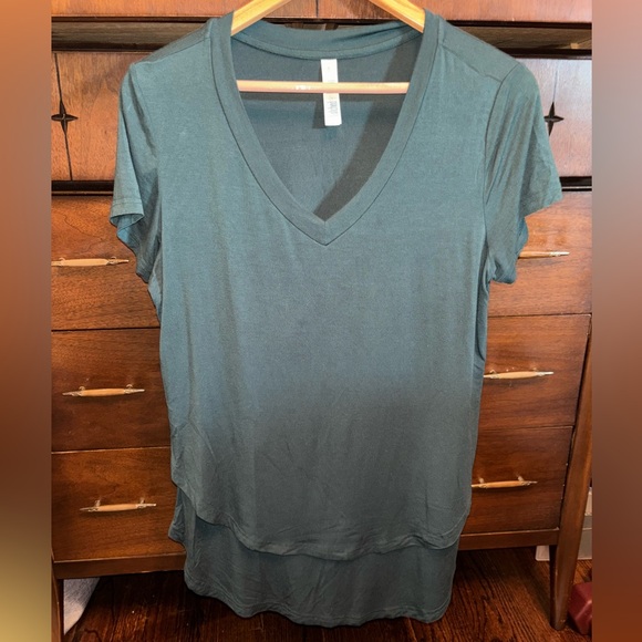 Latched Mama V-Neck Boyfriend Nursing Tee dark green - Picture 1 of 8